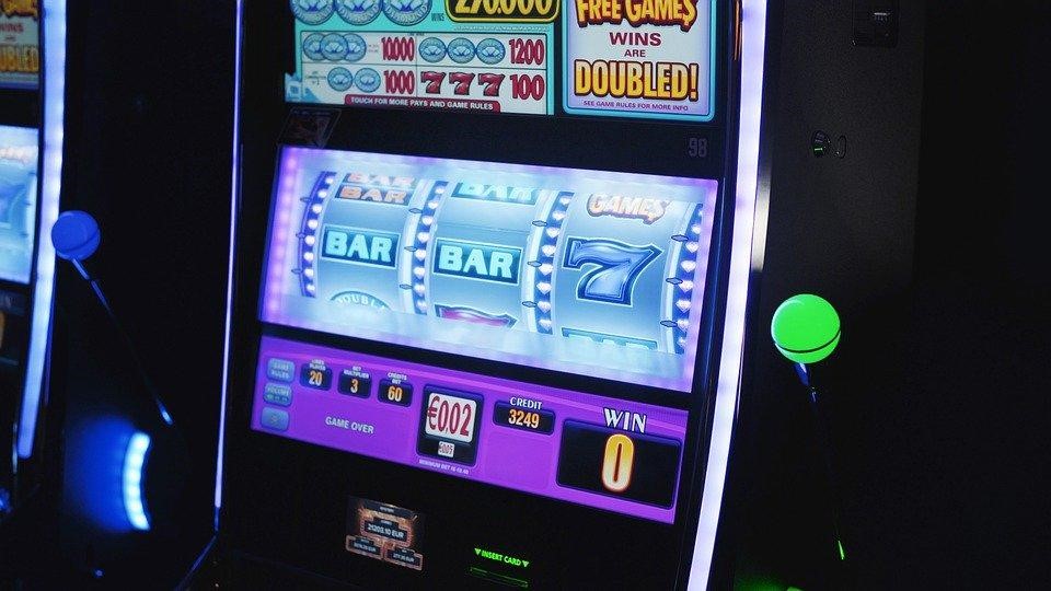 Top 4 Amazing Benefits of Online Slot Games 